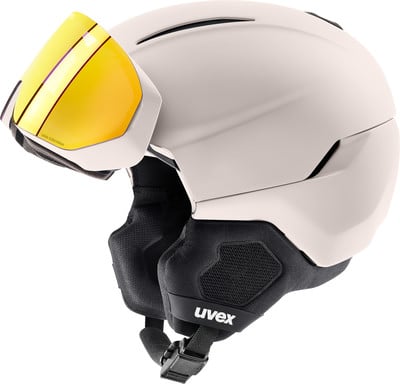 Ein beiger Skihelm mit integriertem gelben Visier und Uvex-Logo.