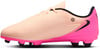 Rózsaszín Nike futballcipő fekete részlettel és Nike logóval.