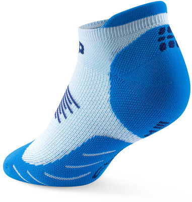 Blauer niedriger Sportsocken mit weißen und dunkelblauen Akzenten. Blauer niedriger Sportsocken mit weißen und dunkelblauen Akzenten.