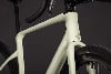 Detail eines hellgrünen Gravelbike-Rahmens mit Logo.