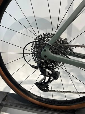Fahrrad-Schaltwerk hinten mit Kassette und Kette. Fahrrad-Schaltwerk hinten mit Kassette und Kette.