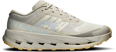Ein beiger Laufschuh mit einer robusten Sohle. Ein beiger Laufschuh mit einer robusten Sohle.