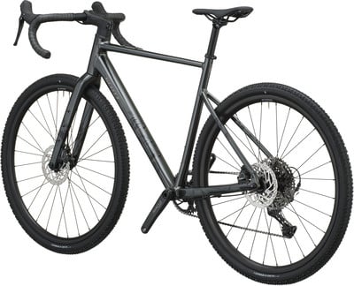 Graues Gravelbike mit Scheibenbremsen und schwarzen Reifen. Graues Gravelbike mit Scheibenbremsen und schwarzen Reifen.