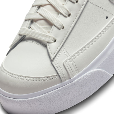 Nike Dám. voïnočasová obuv W Blazer Low Platform veï. US