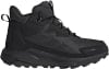 Černá treková obuv Adidas Terrex s technologií ClimaWarm.