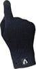 Schwarze Strickhandschuhe mit Logo am Handgelenk.