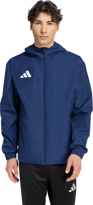 Ein Mann in einer dunkelblauen Kapuzenjacke mit weißem Adidas-Logo. Ein Mann in einer dunkelblauen Kapuzenjacke mit weißem Adidas-Logo.