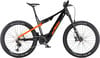 Schwarzes KTM E-Mountainbike mit orangefarbenen Akzenten und Federung.