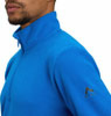 Nahaufnahme eines Mannes in einer blauen Jacke mit hohem Kragen. Nahaufnahme eines Mannes in einer blauen Jacke mit hohem Kragen.