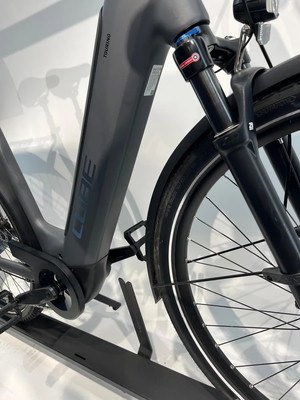 Detail eines Cube E-Bikes mit Gabel, Rad und Rahmen. Detail eines Cube E-Bikes mit Gabel, Rad und Rahmen.