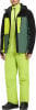 Mann in heller Skijacke mit Farbblöcken und grüner Skihose.