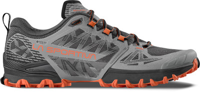 Grauer La Sportiva Trailrunning-Schuh mit orangefarbenen Akzenten und Gore-Tex. Grauer La Sportiva Trailrunning-Schuh mit orangefarbenen Akzenten und Gore-Tex.