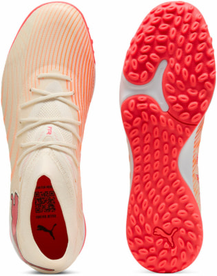 Herren-Fußballschuhe von Puma mit orangen Streifen und roter Sohle.