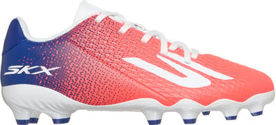 Fußballschuh in Pink und Blau mit weißen Schnürsenkeln. Fußballschuh in Pink und Blau mit weißen Schnürsenkeln.