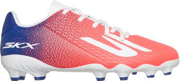 Fußballschuh in Pink und Blau mit weißen Schnürsenkeln.