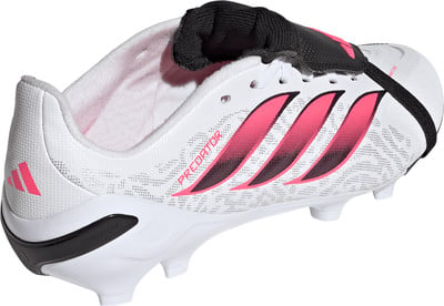Weiße Adidas Predator Fußballschuhe mit pinken Streifen und schwarzem Fersenbereich.