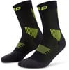 Schwarze Sportsocken mit neongrünen Details und Logo.