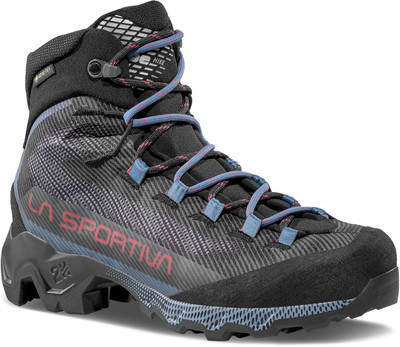 Schwarzer Wanderschuh mit blau-pinken Schnürsenkeln und La Sportiva Logo. Schwarzer Wanderschuh mit blau-pinken Schnürsenkeln und La Sportiva Logo.