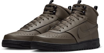 Herren-Knöchel-Sneaker von Nike Air Force 1 in militärischem Grün mit schwarzer Sohle. Herren-Knöchel-Sneaker von Nike Air Force 1 in militärischem Grün mit schwarzer Sohle.