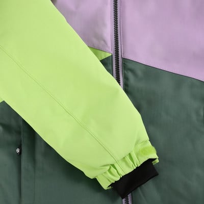 Színes, hosszú ujjú dzseki cipzárral, mandzsettával. Színes, hosszú ujjú dzseki cipzárral, mandzsettával.