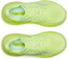 Zwei gelbgrüne Laufschuhe mit Saucony-Logo und Max Cushion-Aufschrift.