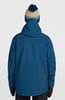 Rückansicht einer blauen Winterjacke mit Kapuze und gestreifter Mütze.