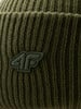 Grüne Strickmütze mit 4F-Logo mit Flügeln.