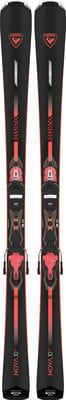 Rossignol Nova 10 Skier mit schwarzem und rotem Design und Bindung. Rossignol Nova 10 Skier mit schwarzem und rotem Design und Bindung.