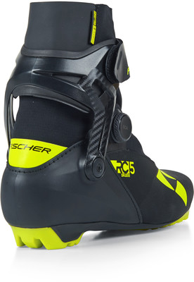 Fischer RC5 Skate Skischuh mit BOA-System und Carbonrahmen.