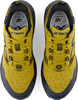 Gelbe New Balance Hierro Laufschuhe mit GORE-TEX und schwarzer Sohle.