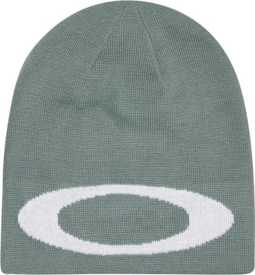Graue Strickmütze mit weißem Oakley-Logo vorne.