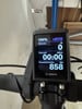 Bosch E-Bike Display zeigt 100% Akku und 858 km Gesamtkilometerstand.