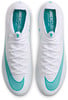 Weiße Fußballschuhe mit türkisfarbenem Nike-Logo und Mercurial Vapor Schriftzug.