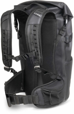 Schwarzer Rucksack mit gepolsterten Trägern und Hüftgurt, CUBE-Logo. Schwarzer Rucksack mit gepolsterten Trägern und Hüftgurt, CUBE-Logo.