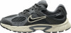 Herren-Laufschuh von Nike in Dunkelgrau mit heller Sohle.