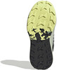 Blick auf die Sohle eines Adidas Terrex Schuhs mit ausgeprägtem Profil und Logo.