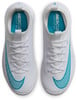 Bílé fotbalové kopačky Nike s tyrkysovým logem a nápisem Vapor.