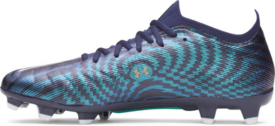 Fußballschuhe mit blau-grünem Muster und goldenem Under Armour Logo. Fußballschuhe mit blau-grünem Muster und goldenem Under Armour Logo.