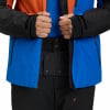 Mann in einer blau-orangen Jacke und schwarzen Hosen mit detailliertem Vorderteil.