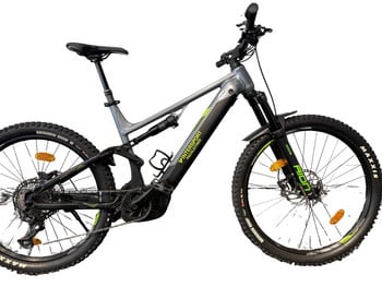 Ein E-Mountainbike mit Federung und dem Intersport Pachleitner Logo.