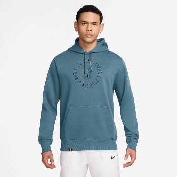 Herren-Kapuzenpullover in Blau mit Nike Court-Aufdruck.