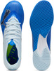 Puma Ultra Fußballschuhe in blauem Design mit weißen Schnürsenkeln.
