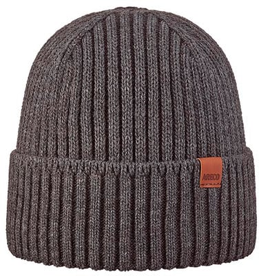 Graue Rippstrickmütze mit braunem Lederetikett mit ARECO-Logo. Graue Rippstrickmütze mit braunem Lederetikett mit ARECO-Logo.