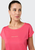 Eine Frau in einem rosa T-Shirt mit der Aufschrift Venice Beach.