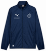Dunkelblaue Puma-Jacke mit Logos und Initialen auf der Brust.