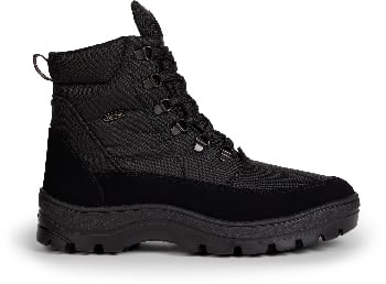 Schwarzer Winterstiefel mit Schnürung und robuster Sohle.