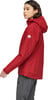 Frau in roter Jacke und grauer Hose mit Mammut-Logo.