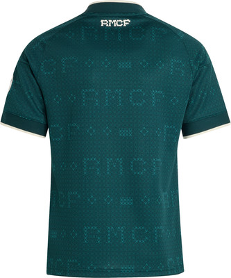 Grünes Trikot mit RMFC-Logo auf dem Rücken und durchgehendem Muster. Grünes Trikot mit RMFC-Logo auf dem Rücken und durchgehendem Muster.