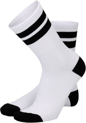 Weiße Socken mit schwarzen Streifen und schwarzen Spitzen und Fersen.