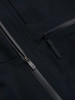 Detail zweier schwarzer Reißverschlüsse auf schwarzem Textil.